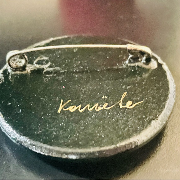 Russian Artisan Hand Painted Brooch - Picture 4 of 7